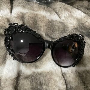 KILLSTAR ENCHANTRA SUNGLASSES